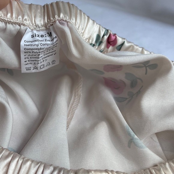 Rubylishious Satin pijama set shorts and tank top Beige color with floral print - Picture 5 of 5